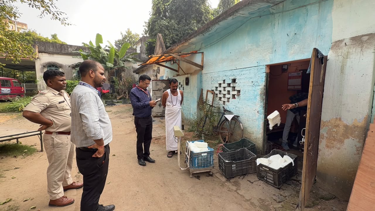 धनबाद में मिलावटी पनीर के खिलाफ बड़ी कार्रवाई, 1420 किलोग्राम मिलावटी पनीर जब्त