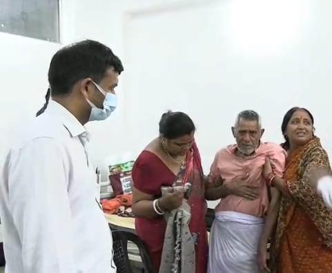 सदर अस्पताल धनबाद में ब्रेन हेमरेज से पीड़ित बुजुर्ग मरीज को मिला नया जीवन; लाखों के खर्च से बचा परिवार