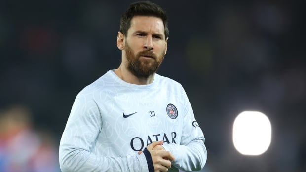Gunmen leave Argentine soccer star Lionel Messi a menacing message