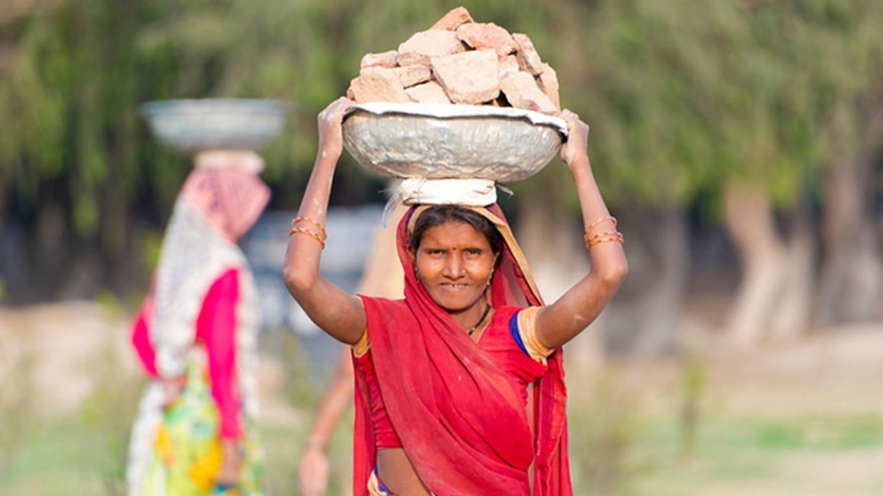 Jharkhand News: कैमरून में फिर फंसे झारखंड के श्रमिक, भूखे-प्यासे लगाई भारत लौटने की गुहार, वीडियो ने बढ़ाई चिंता