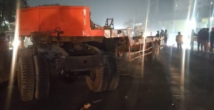 झारखंड: टाटा-कांड्रा मार्ग पर अनियंत्रित ट्रेलर ने मचाई तबाही, तीन युवकों की मौत, चालक फरार