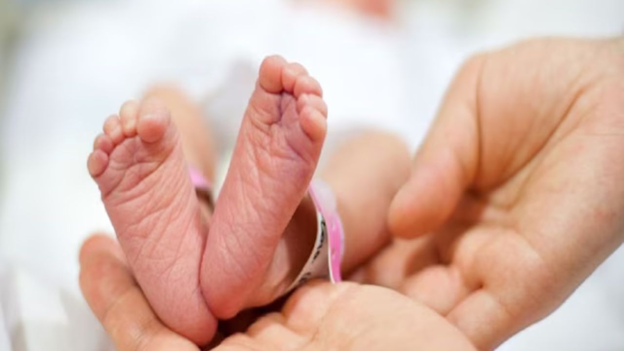 Jharkhand News: रांची में एक सप्ताह के बच्चे की खरीद-फरोख्त का पर्दाफाश, पुलिस ने रैडमा से शिशु को सुरक्षित निकाला