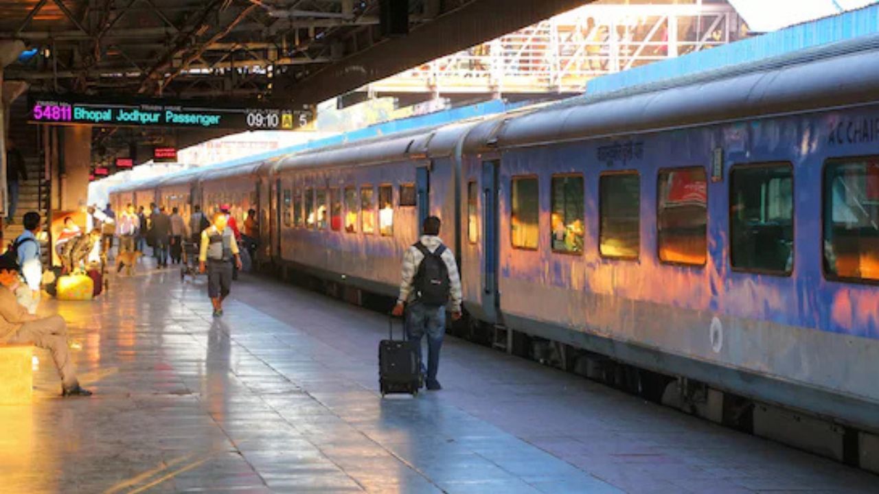 Jharkhand News: सुरक्षा और स्वच्छता के नाम पर रांची रेलवे स्टेशन पर लापरवाही, यात्रियों की सुरक्षा को गंभीर चुनौती