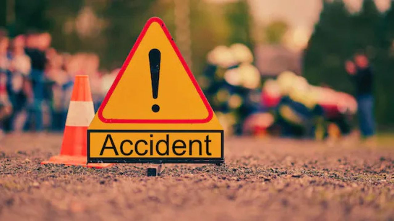 Jharkhand Road Accident: झारखंड के कोडरमा में भयावह सड़क हादसा कार पलटते ही महिलाओं और बच्ची को मारी जोरदार टक्कर एक ने तोड़ा दम