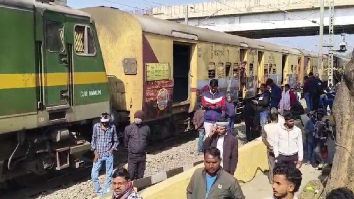 Jharkhand में बड़ा रेल हादसा टला, गोंडा आसनसोल एक्सप्रेस ट्रक से टकराई