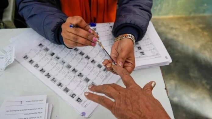 Jharkhand News: मतदाता सूची में फोटो की गुणवत्ता सुधारने के निर्देश, BLO ऐप पर अपलोड अनिवार्य