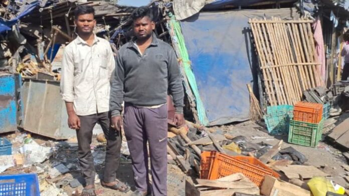 Jharkhand News: भिड़ंत के बाद ट्रेलर पलटा, दुकान में घुसा ट्रक, इलाके में तनाव फैल गया