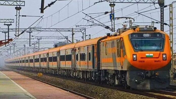Jharkhand News: यात्रियों को मिली राहत, अमृत भारत एक्सप्रेस में न्यूनतम किराया और राउंड ऑफ भुगतान लागू