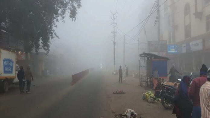 Jharkhand के मौसम में बड़ा बदलाव, कोहरे और ठंडी हवाओं ने बढ़ाई ठंडक