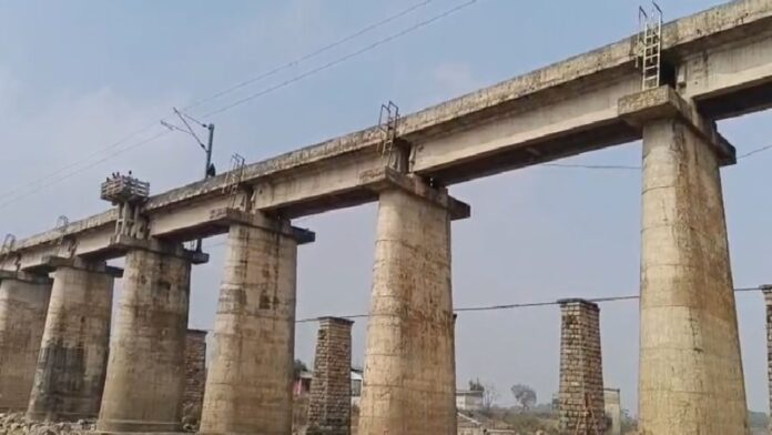 Jharkhand News: रांची लोहरदगा मेमू सीमित नागजुआ तक, स्टेशन सूना, बस स्टैंड भरा यात्रियों