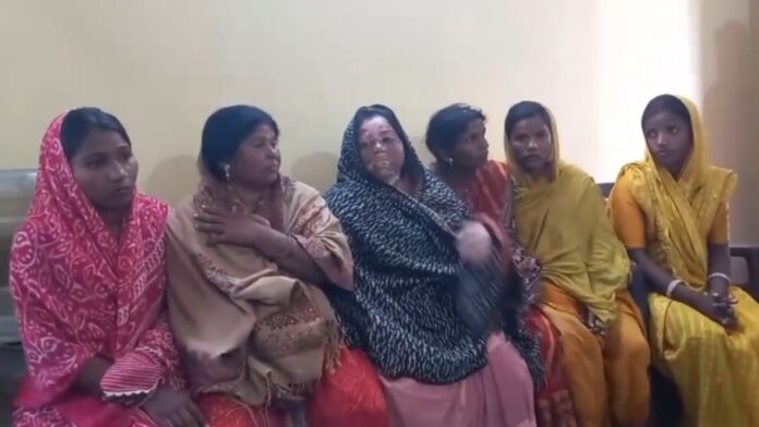 Jharkhand News: बोकारो में बच्चा चोरी का शक छह महिलाएं भीड़ के हत्थे चढ़ीं पुलिस ने किया रेस्क्यू