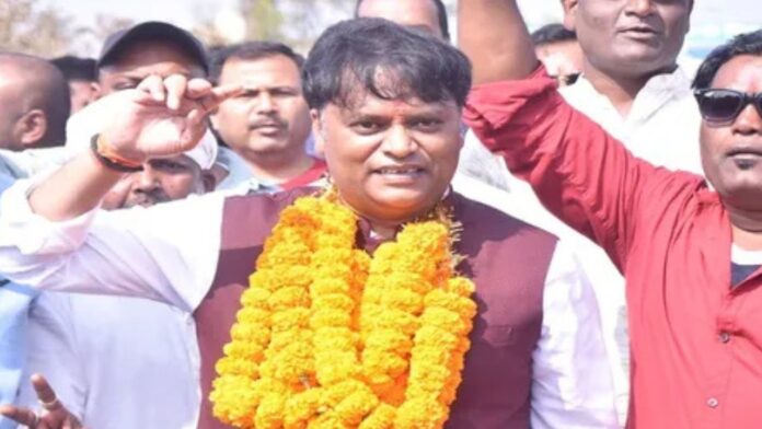 Jharkhand News: धनबाद नगर निगम चुनाव में AJSU ने दिया शान्तनु चंद्र को बड़ा समर्थन, बदलाव की संभावना