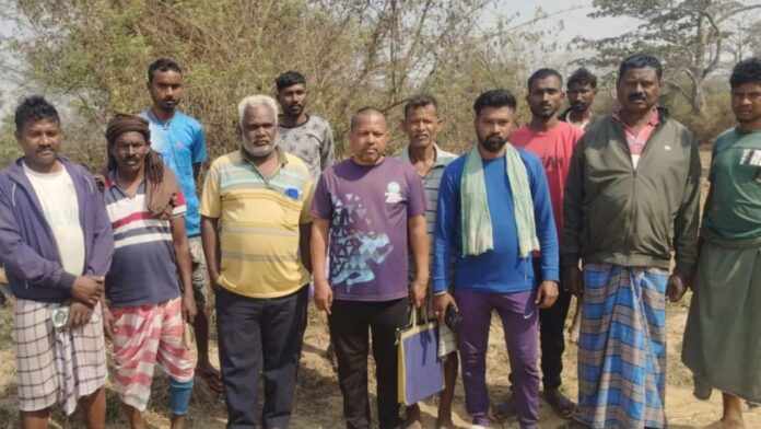 Jharkhand News: झारखंड के सावनडीह गाँव में सर्वेयर को बच्चा अपहरणकर्ता समझकर घेरा गया