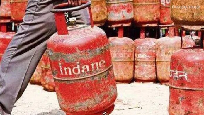 Jharkhand News: रांची में LPG आपूर्ति बढ़ाई गई लेकिन आम लोगों की मुश्किलें बनीं