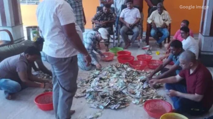 Jharkhand News: देवघर बाबा मंदिर की दानपेटी से पहली बार पाकिस्तानी नोट मिलने से सुरक्षा एजेंसियां चौकन्नी