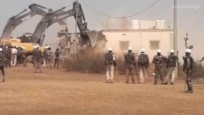 Jharkhand News: झुमरी टांड़ में पूर्व मंत्री योगेंद्र साव का घर तोड़ा गया, प्रशासन पर लगे गंभीर आरोप