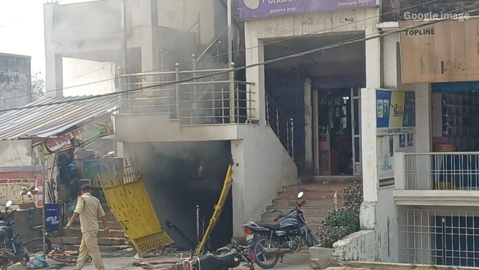 Jharkhand News: मेदिनीनगर में LPG सिलेंडर ब्लास्ट के बाद डीलर का लाइसेंस निलंबित और अधिकारी सस्पेंड