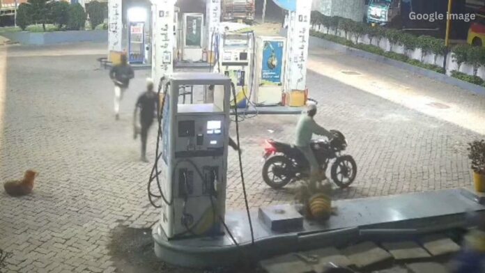 Jharkhand News: रांची में रातों-रात पेट्रोल पंपों पर हुई लूट, अपराधियों ने हवाई फायर किए