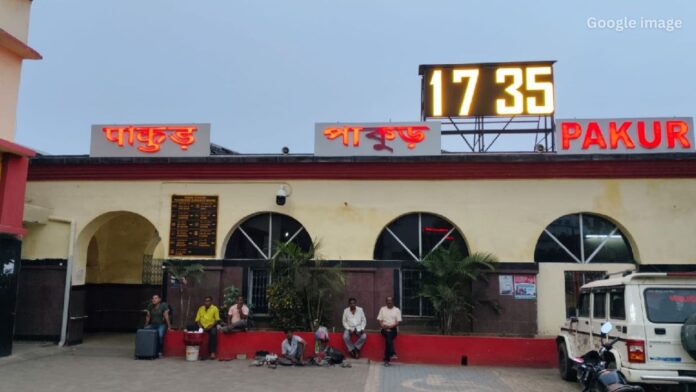 Jharkhand News: वर्षों बाद पाकुड़ स्टेशन को बड़ी सौगात शताब्दी और सरायघाट एक्सप्रेस का ठहराव शुरू