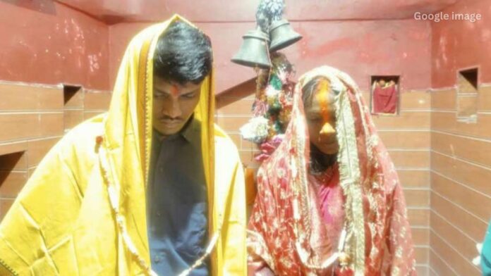 Jharkhand News: चतरा में पंचायत ने कराई प्रेमी जोड़े की अनोखी फास्ट ट्रैक शादी